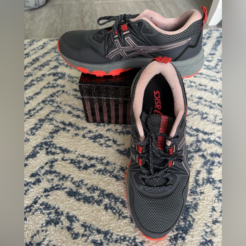 Women’s ASICS - Picture 2 of 5